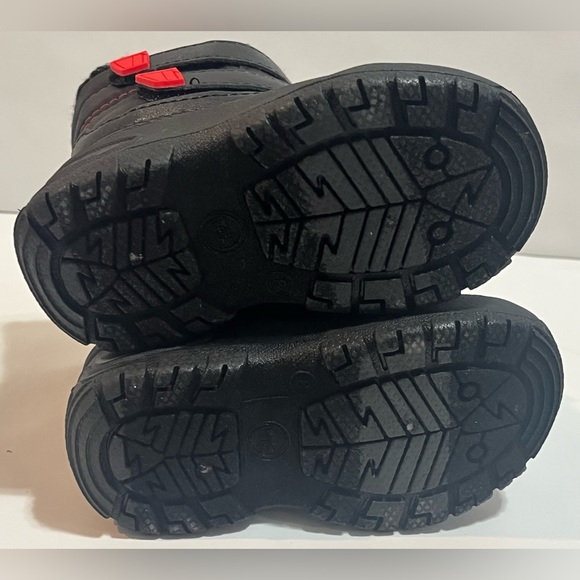 Wonder Nation Kids Black and Red Boys Warm Winter Velcro Boots Size 8 - Picture 5 of 9